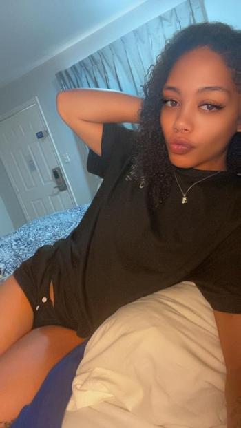 Shelly , 24  female escort, Texarkana