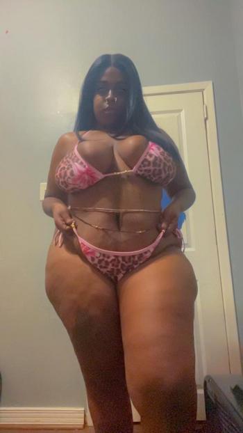  Red , 25  female escort, Texarkana